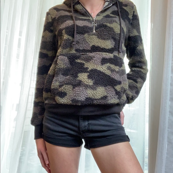 Camo Quarter Zip Hoodie 5/25 - Picture 2 of 4